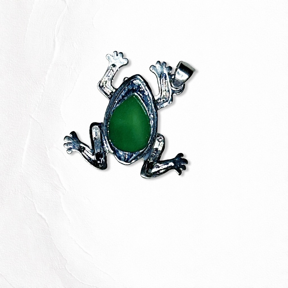 6023. Green Frog Pendant - Picture 2 of 3